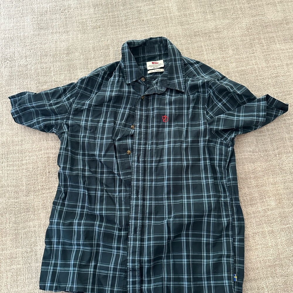 Fjallraven Men’s Small Dark Plaid Casual Shirt